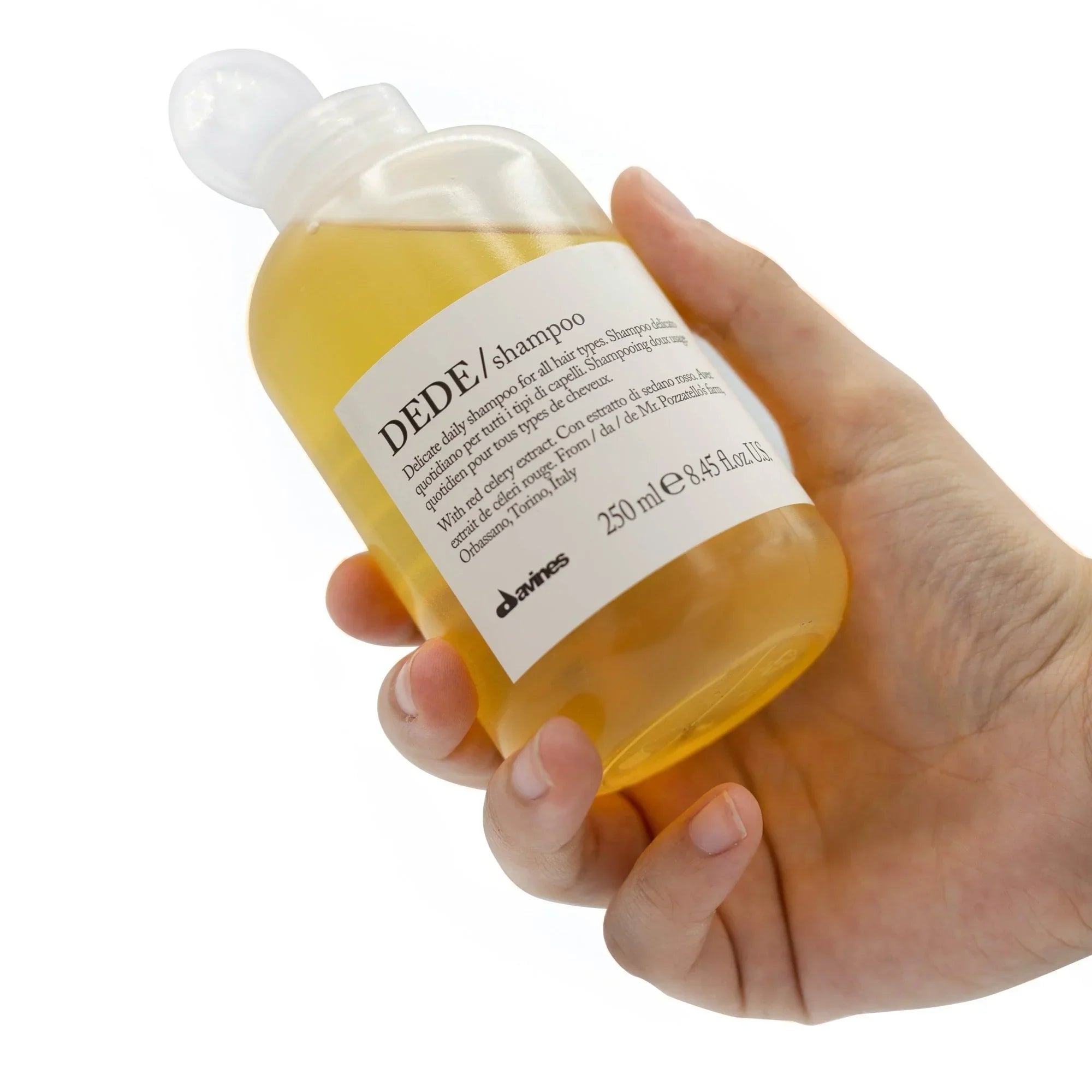 Davines_DEDE_Shampoo_250ml_Closeup_x2000_ba817ab5-3a1e-4a14-9c2e-729c58ae4a5e.webp