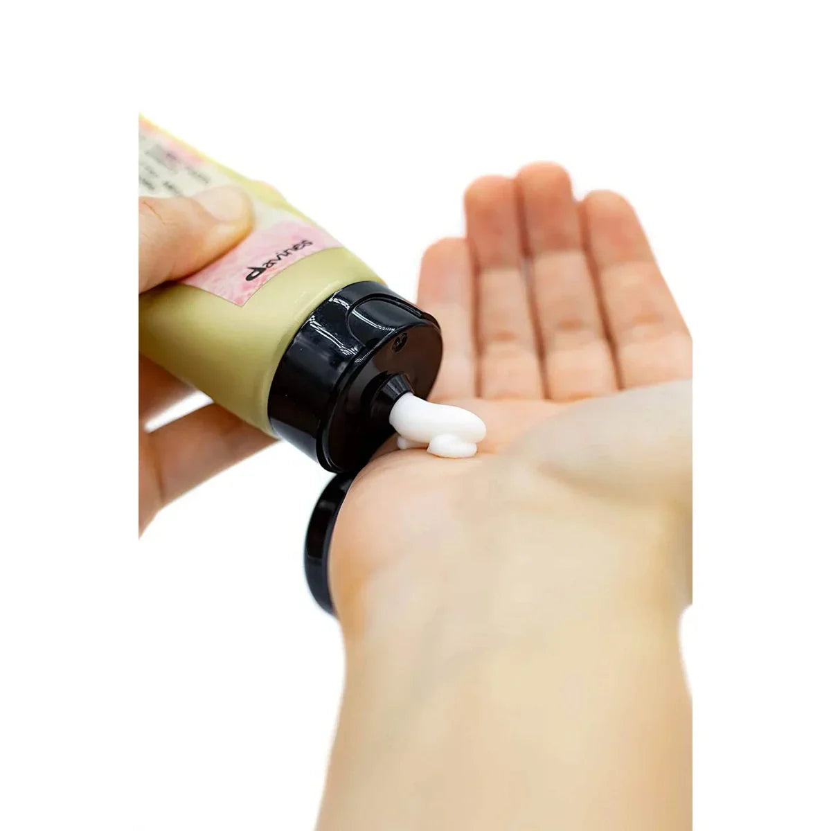 Davines_MORE_INSIDE_Medium_Paste_125ml_x2000_ae2d601a-fe2e-430a-bf2a-8ea15e9fa067.webp
